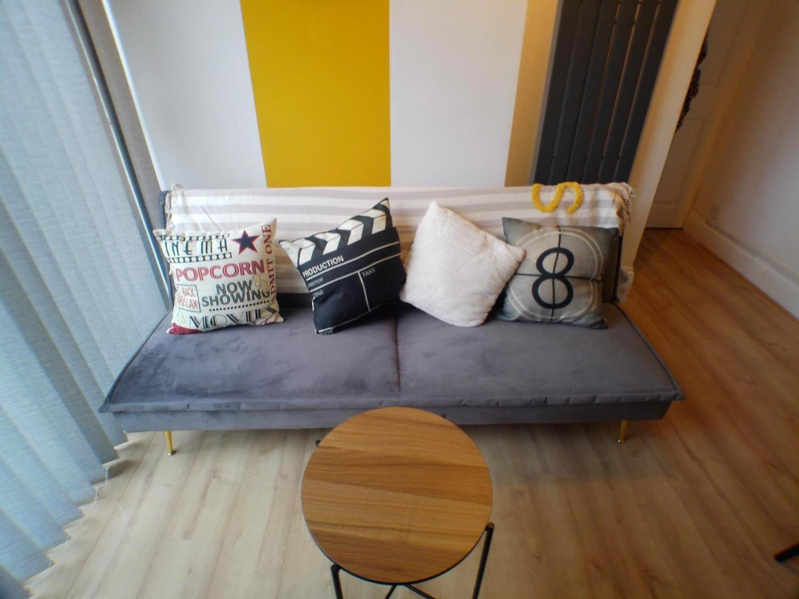 Contemporary Expansive Lower Apartment