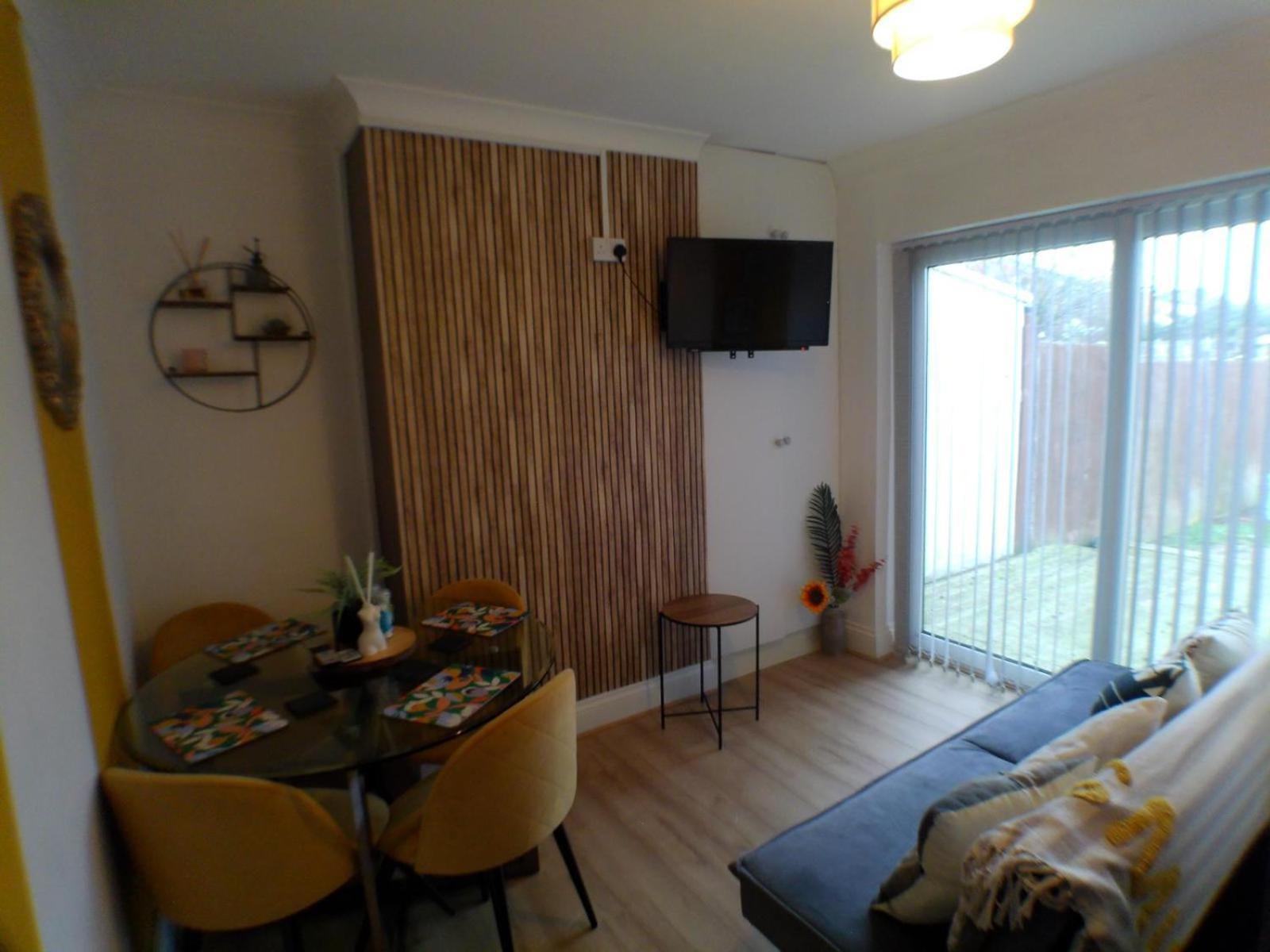 Contemporary Expansive Lower *